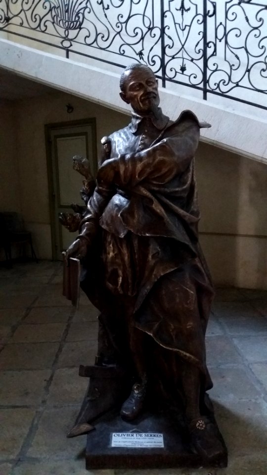 Château d'Aubenas - statue Olivier de Serres par Charles Bailly