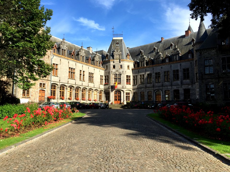 Château de Ham-sur-Heure - Actuellement l'administration communale 01