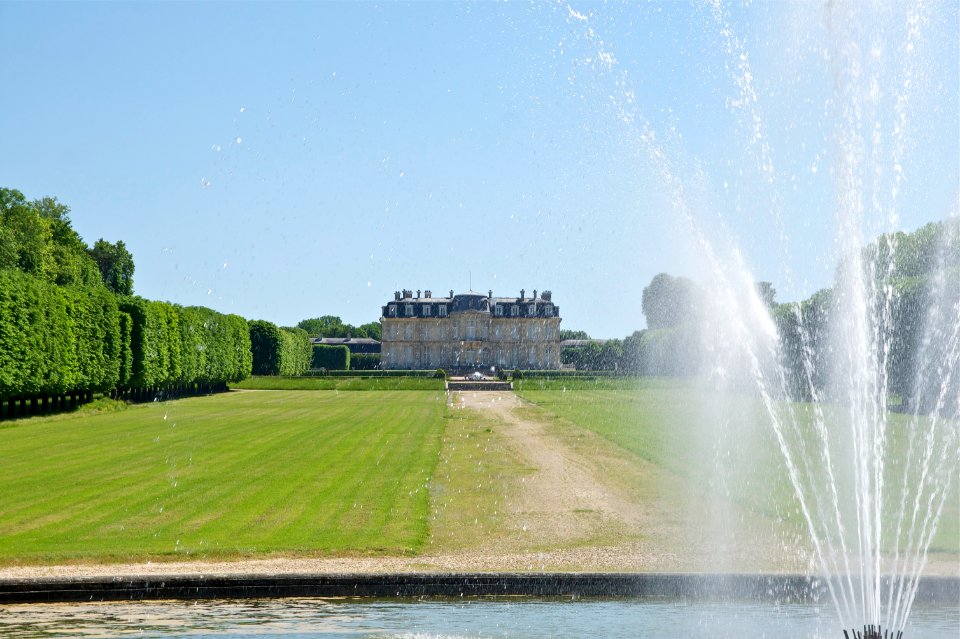 Château Champs sur Marne jet d'eau