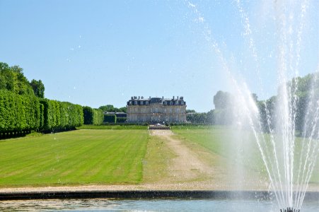 Château Champs sur Marne jet d'eau