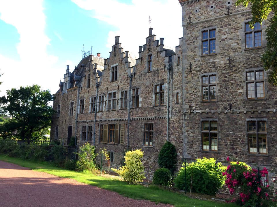 Château de Ham-sur-Heure - Actuellement l'administration communale 02