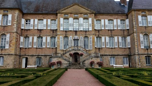 Château de Drée - Façade ouest et broderies de buis