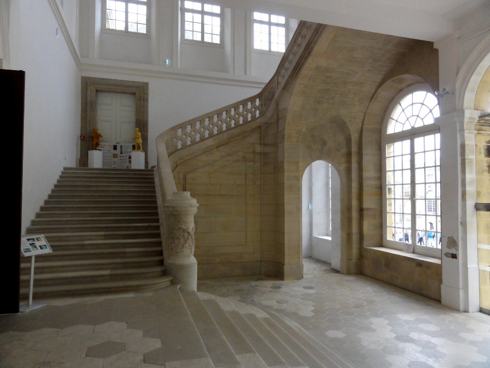 Château de Lunéville, escalier sud, restauré