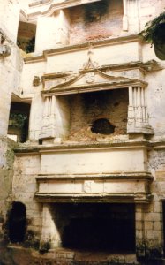 Château de l'Herm en 1985, 3 étages de cheminées