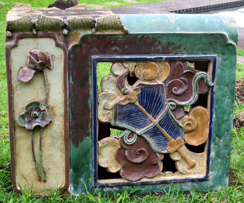 Ceramic tiles from China in the garden of Spalding House (Honolulu) I