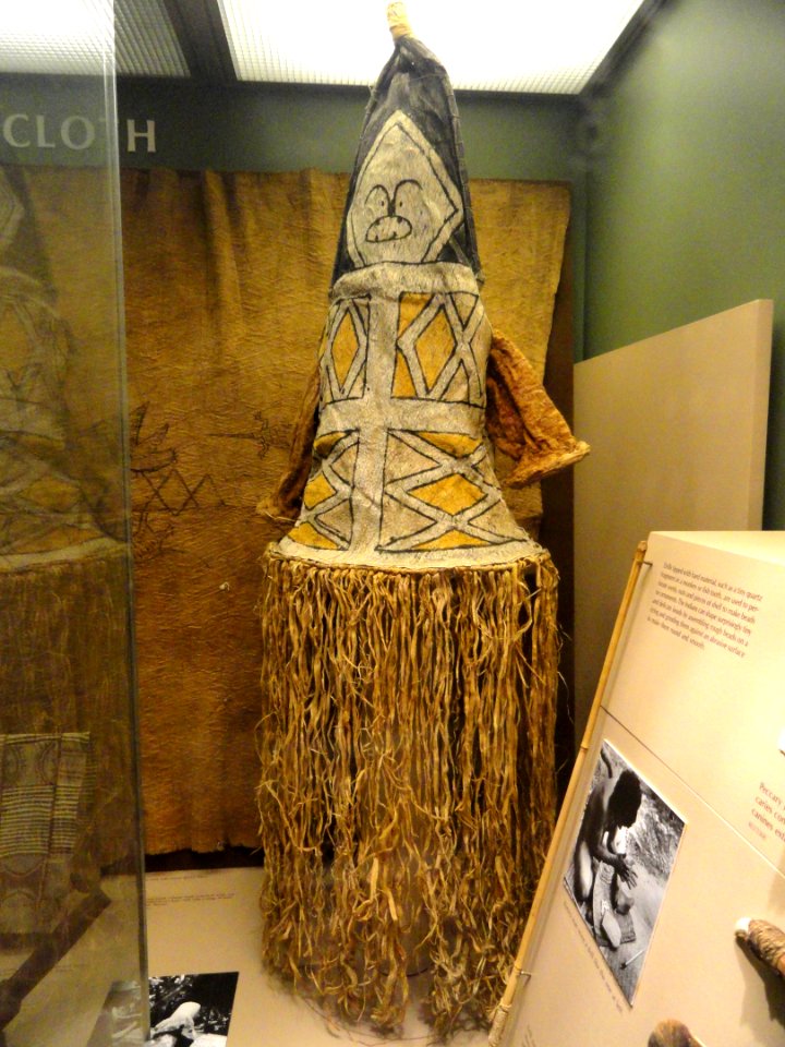 Ceremonial costum, bark cloth, Tucano - AMNH - DSC06161