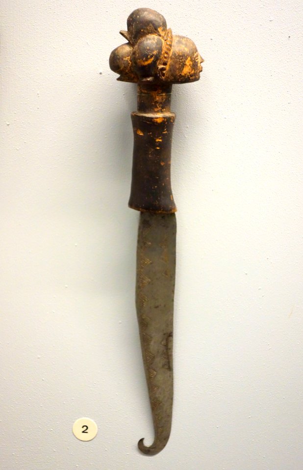 Ceremonial knife (ulembo, kahilu) - Luba - Royal Museum for Central Africa - DSC06318