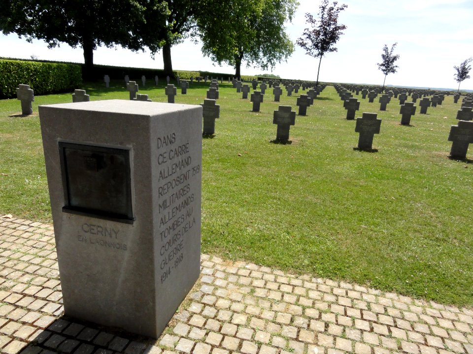 Cerny-en-Laonnois (Aisne) cimetière allemand (02)