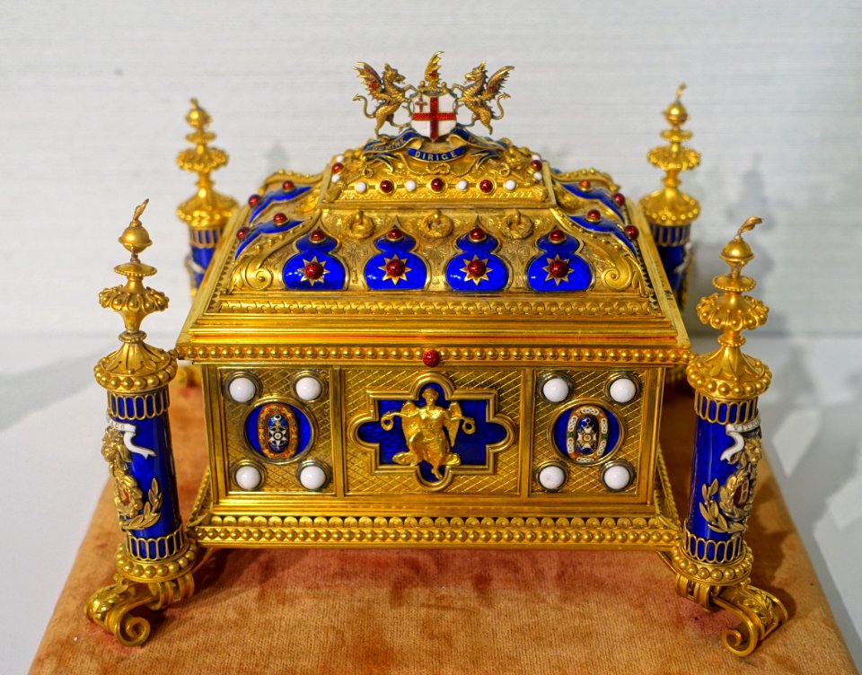 Ceremonial box for Sir John Fox Burgoyne, J. W. Benson, London, 1868, gold, enamel - Hessisches Landesmuseum Darmstadt - Darmstadt, Germany - DSC01072