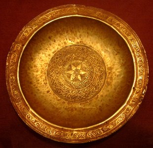 Ceremonial dish (piring adat), Babar, Luang Island, 18th-19th century, gold alloy II, HAA