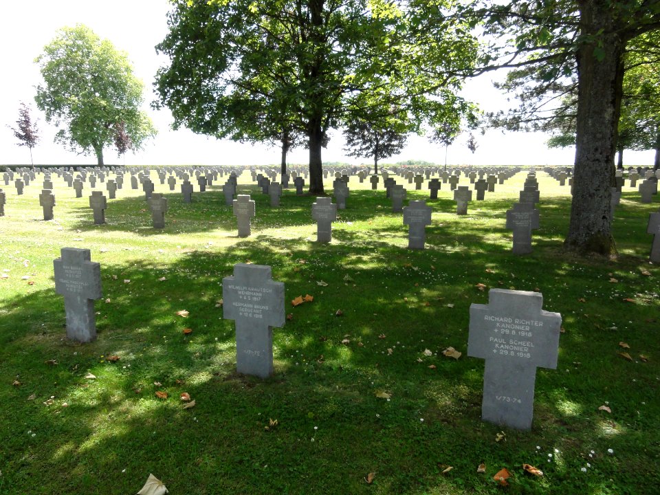 Cerny-en-Laonnois (Aisne) cimetière allemand (03)