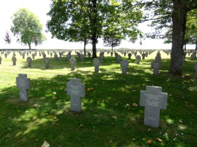 Cerny-en-Laonnois (Aisne) cimetière allemand (03)