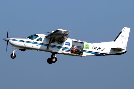 Cessna 208B Grand Caravan PH-PPS take off at Teuge 07March2009
