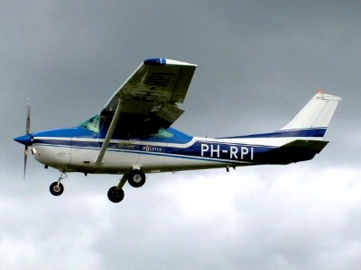 Cessna 182R Dutch Police PH-RPI at Teuge, The Netherlands, 25 September 2004