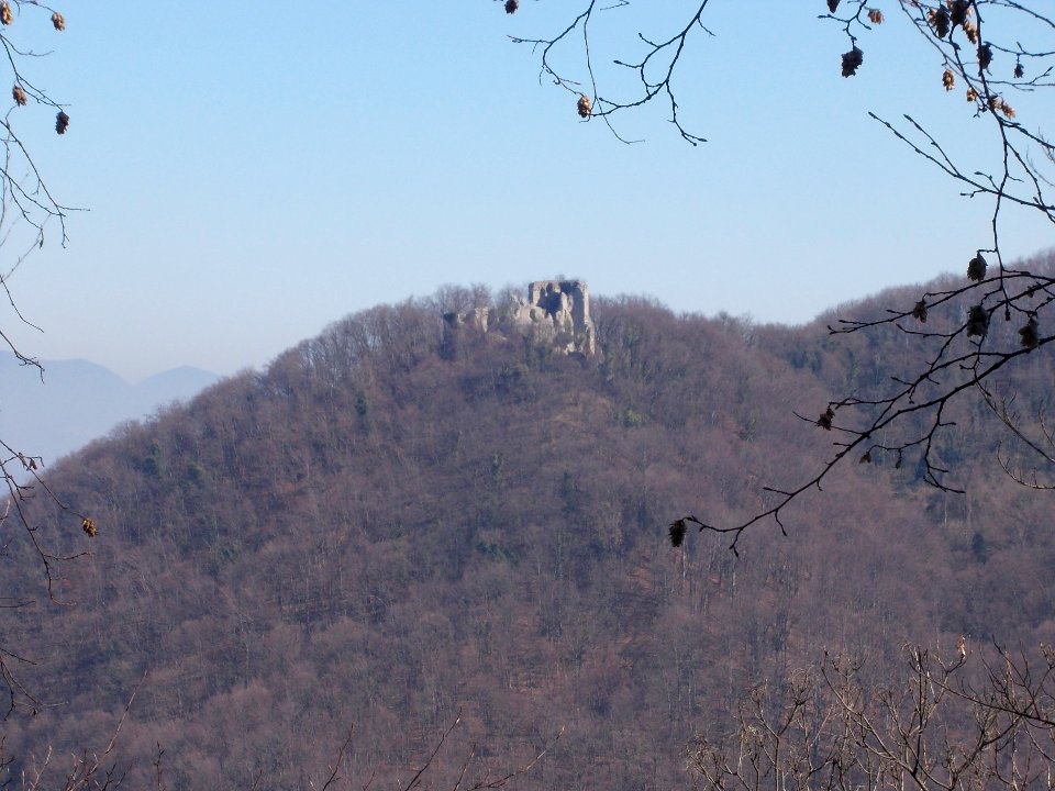 Cesargrad Castle 01