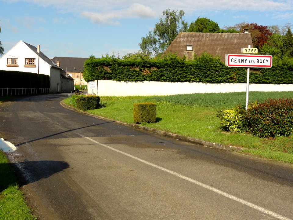 Cerny-lès-Bucy (Aisne) city limit sign