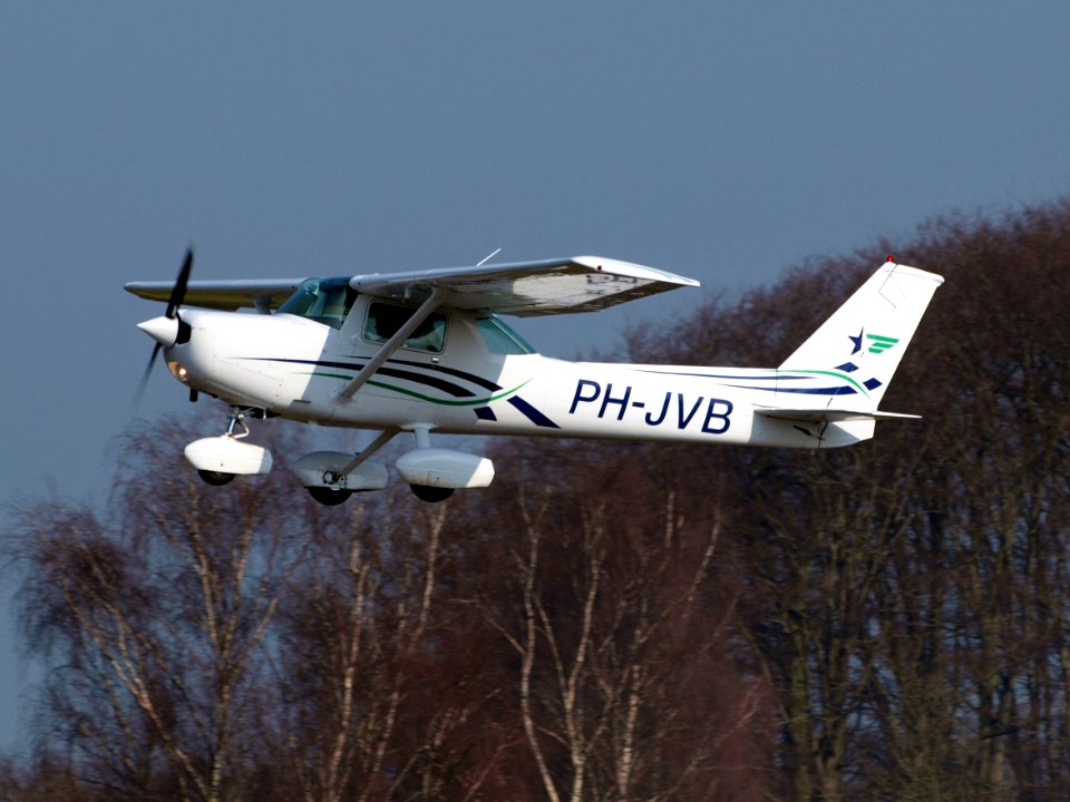 Cessna 152 PH-JVB at Teuge 07March2009