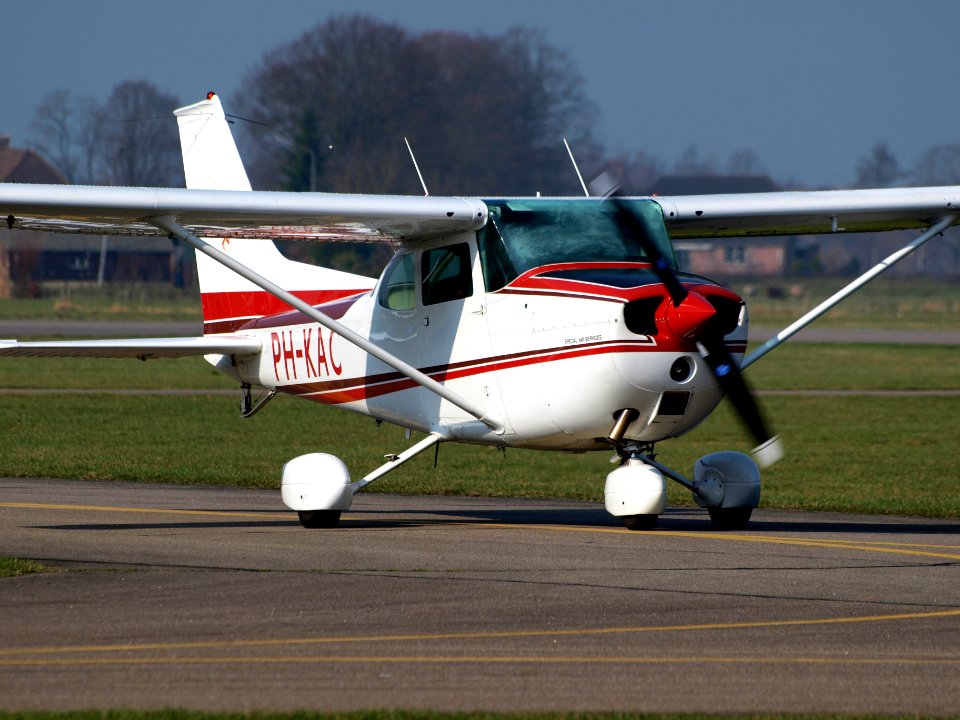 Cessna 172 PH-KAC at Teuge 07March2009