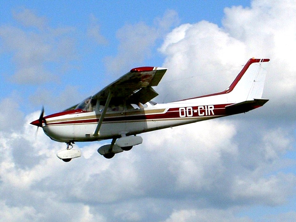 Cessna 172N OO-CIR at Teuge, The Netherlands, 19 September 2004