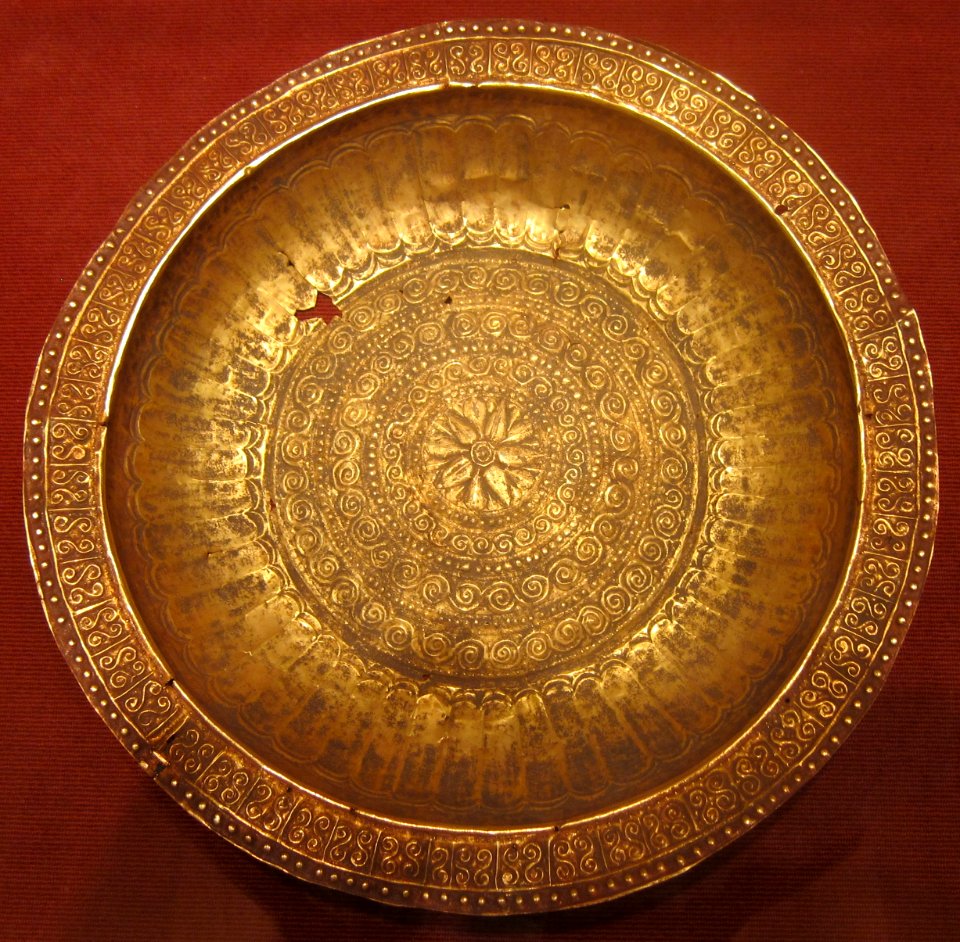 Ceremonial dish (piring mas), Southeast Moluccas, Luang Island, 15th century, gold, silver and copper alloy, HAA
