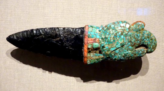 Ceremonial knife, Mexico, Alta Highlands, Mixtec, c. 1200-1500 AD, obsidian, turquoise, spondylus shell, resin - De Young Museum - DSC00408
