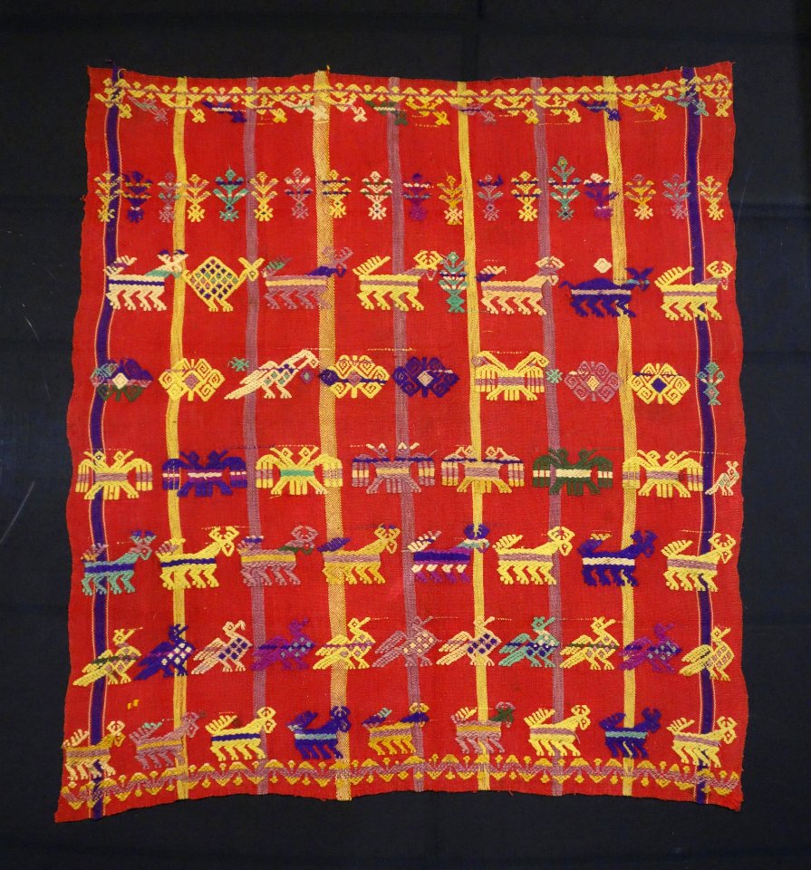 Ceremonial cloth, Kaqchikel Maya, San Juan Sacatepequez, c. 1920s-1930s, cotton and silk - Textile Museum of Canada - DSC01107