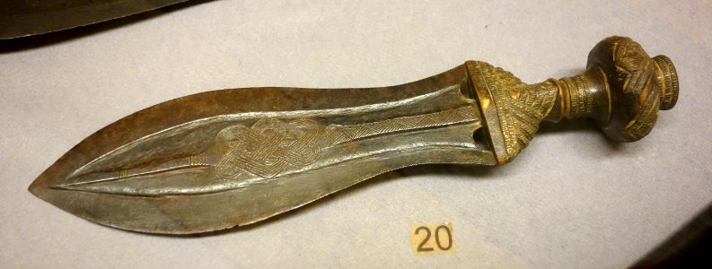 Ceremonial knife (ikul) - Kuba - Royal Museum for Central Africa - DSC05959