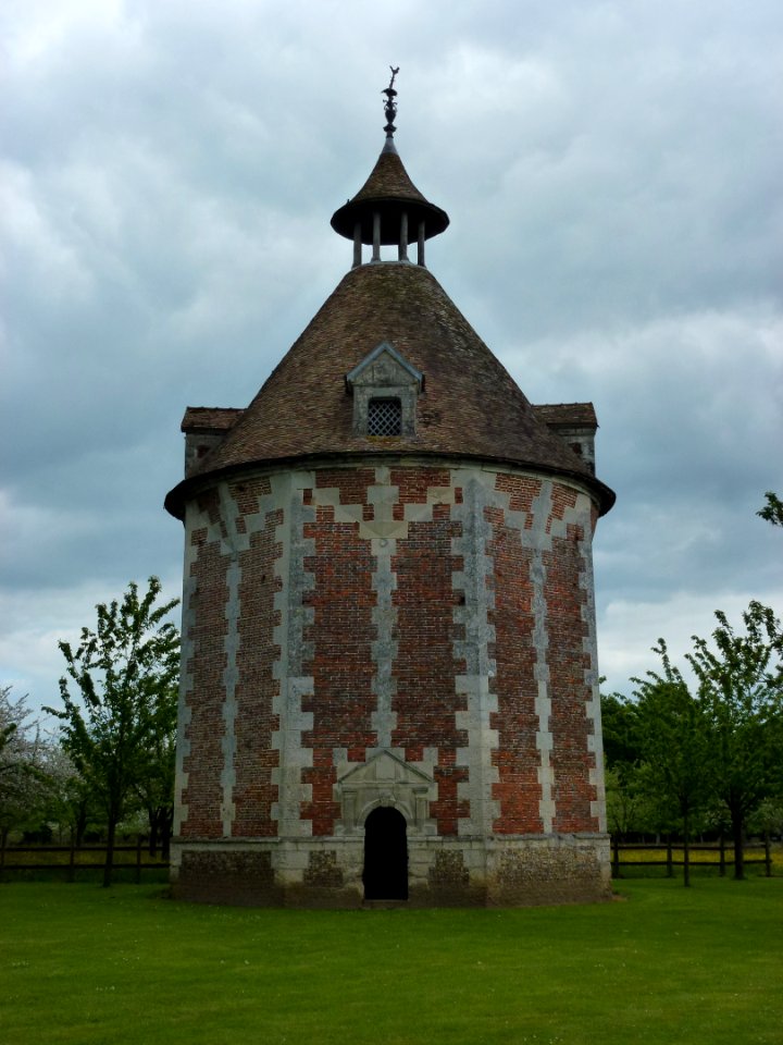 Château du Troncq, colombier exterieur
