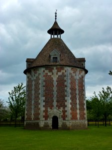 Château du Troncq, colombier exterieur