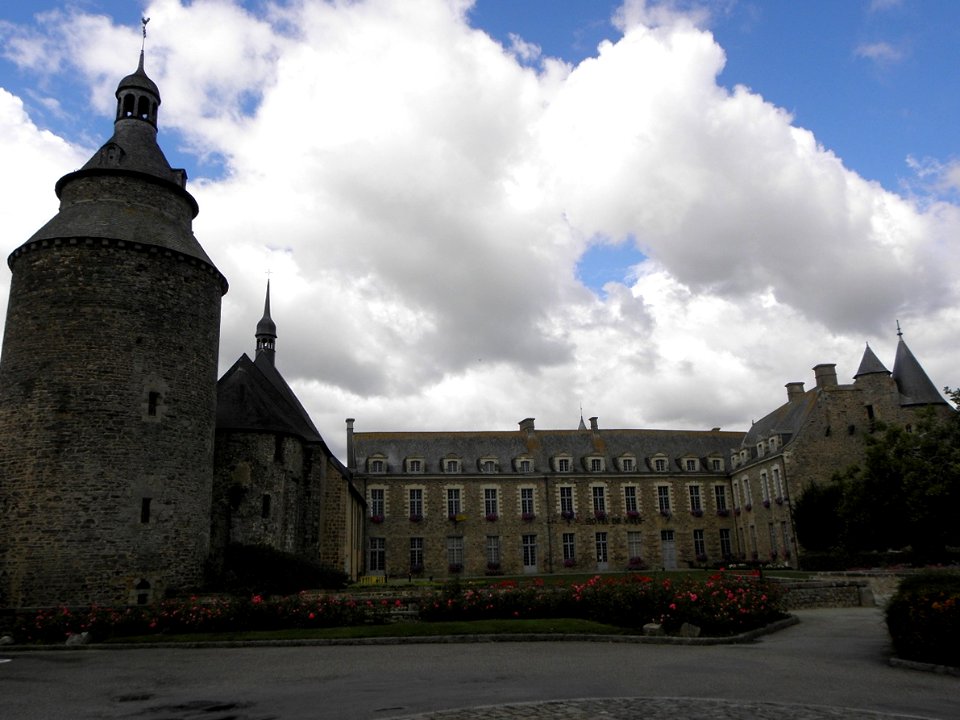 Châteaugiron (35) Château 01