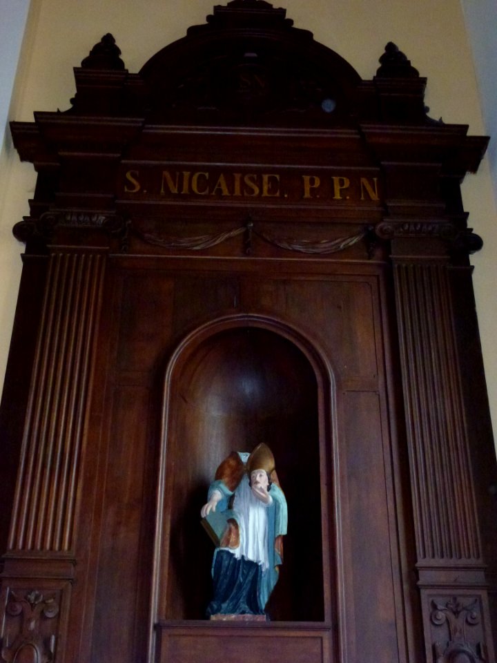 Château-l'Abbaye (Nord, Fr) église, statue Saint Nicaise