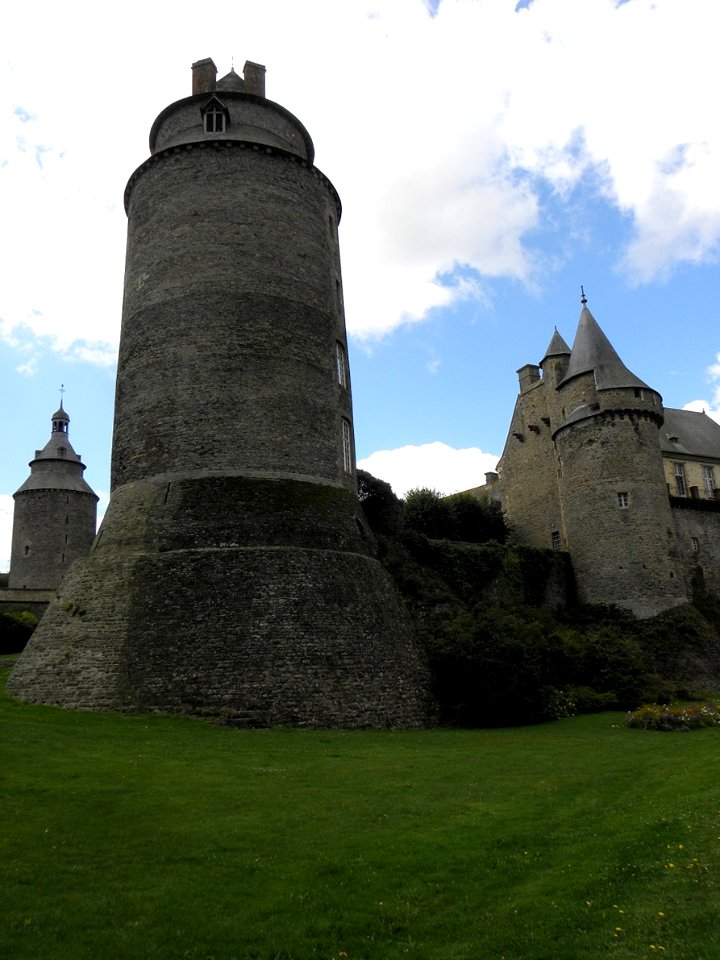 Châteaugiron (35) Château 03
