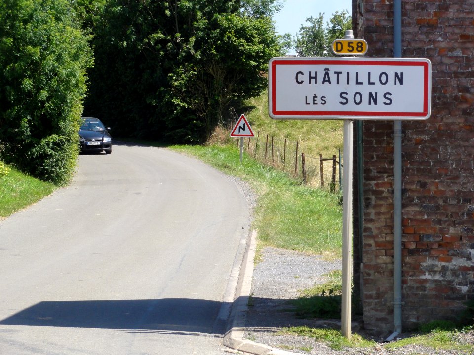 Châtillon-lès-Sons (Aisne) city limit sign