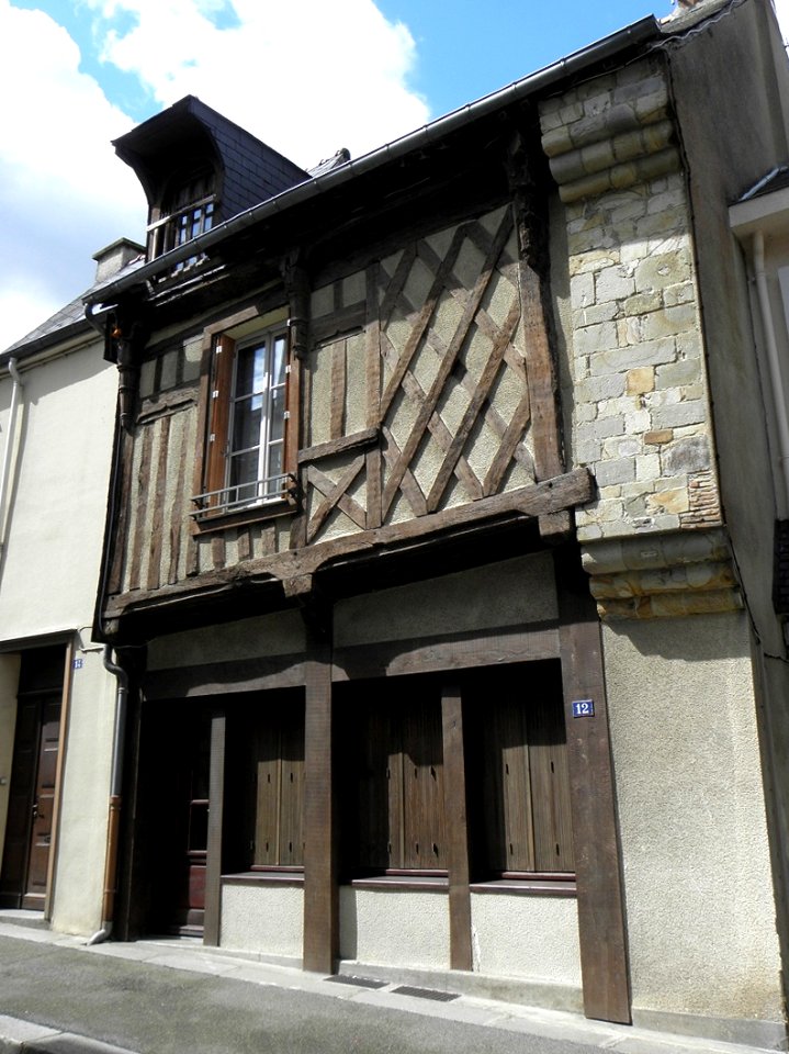 Châteaugiron (35) Vieille maison rue du porche