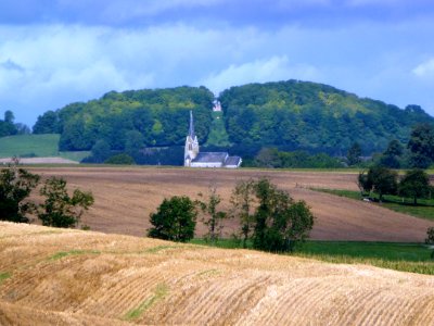 Château-Porcien (Ardennes) Vue sur l'église d'Adon