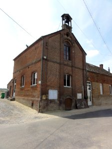 Chéry-lès-Rozoy (Aisne) l'école avec son clocheton