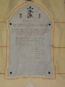 Châtillon-lès-Sons (Aisne) église, plaque mon.aux morts