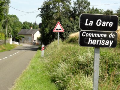 Chérisay (Sarthe) lieu-dit La Gare, panneau entrée