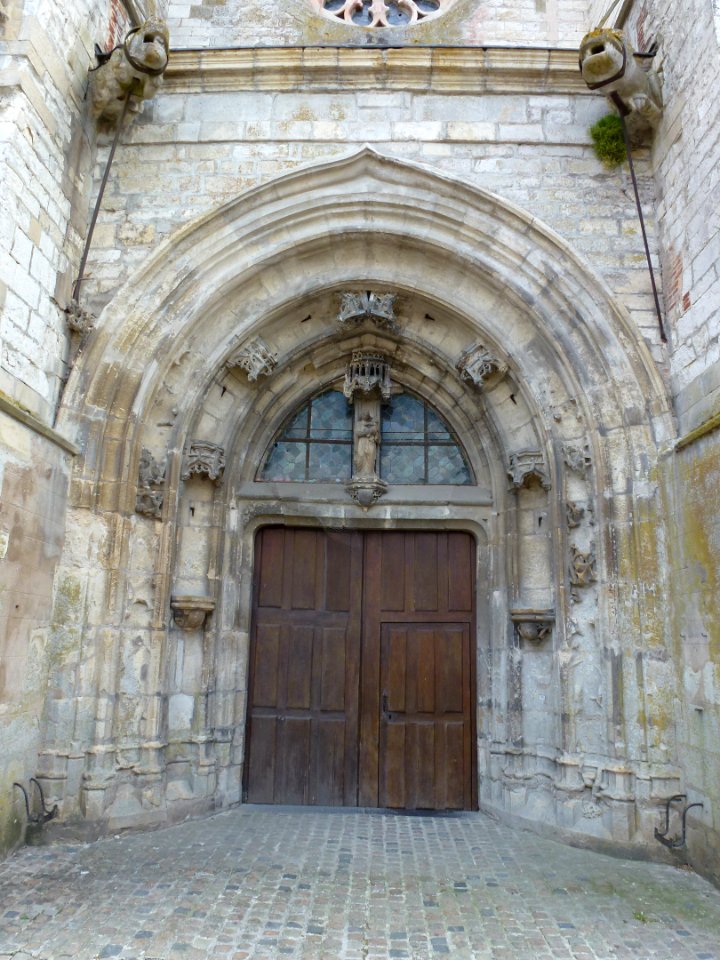 Château-Porcien (Ardennes) église Saint-Thibault, porche