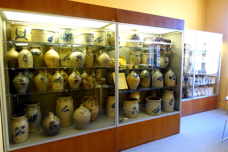 Ceramics cases - Bennington Museum - Bennington, VT - DSC09042