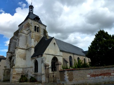 Château-Porcien (Ardennes) église Saint-Thibault, vue latérale