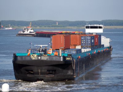 Camaro IV - ENI 02329331 op de Schelde, wacht bij Zandvlietsluis om geschut te worden, Antwerpse haven, pic3