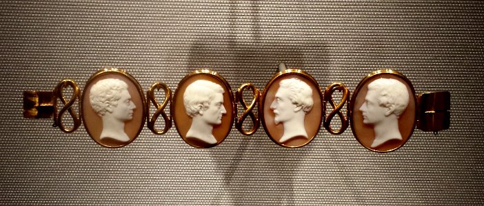 Cameo bracelet with portraits of the Hunt Brothers, by William Morris Hunt, c. 1840, gold, shell