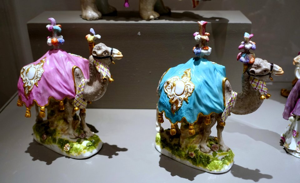Camels, Johann Joachim Kaendler, Meissen Porcelain Factory, c. 1750, hard-paste porcelain - Wadsworth Atheneum - Hartford, CT - DSC05160