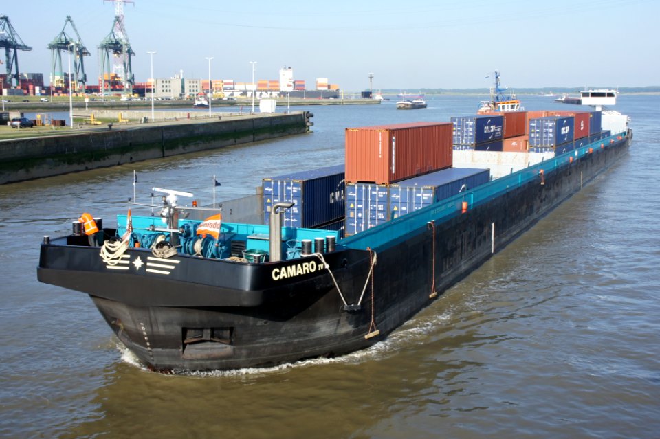 Camaro IV - ENI 02329331 op de Schelde, wacht bij Zandvlietsluis om geschut te worden, Antwerpse haven, pic5