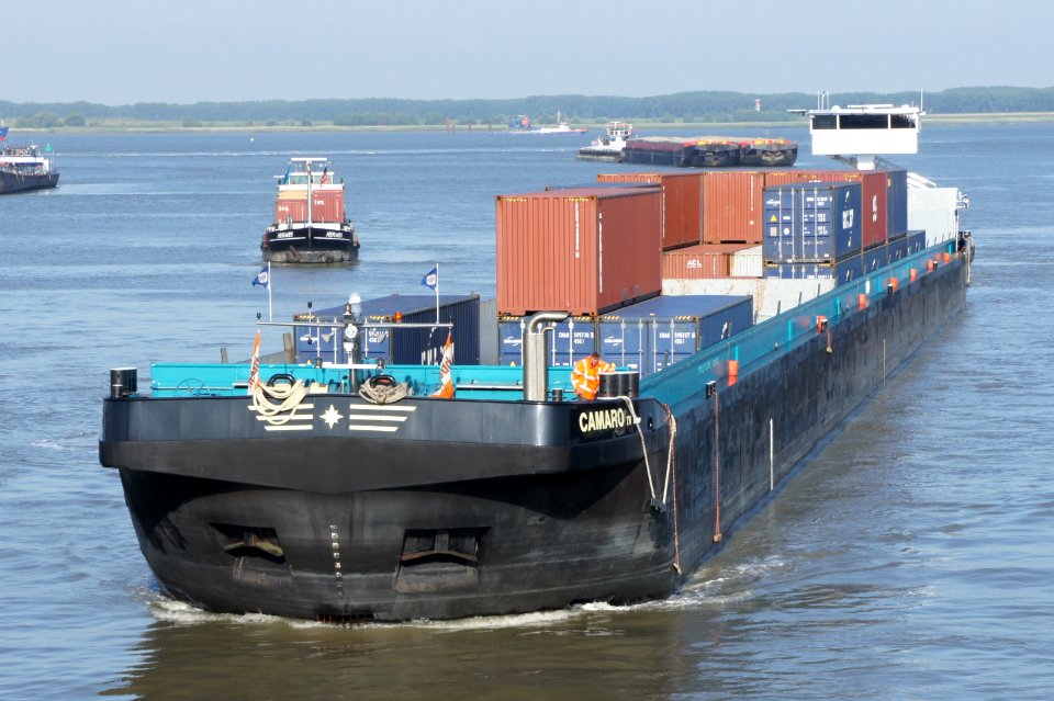 Camaro IV - ENI 02329331 op de Schelde, wacht bij Zandvlietsluis om geschut te worden, Antwerpse haven, pic4