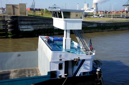 Camaro IV - ENI 02329331 op de Schelde, wacht bij Zandvlietsluis om geschut te worden, Antwerpse haven, pic8