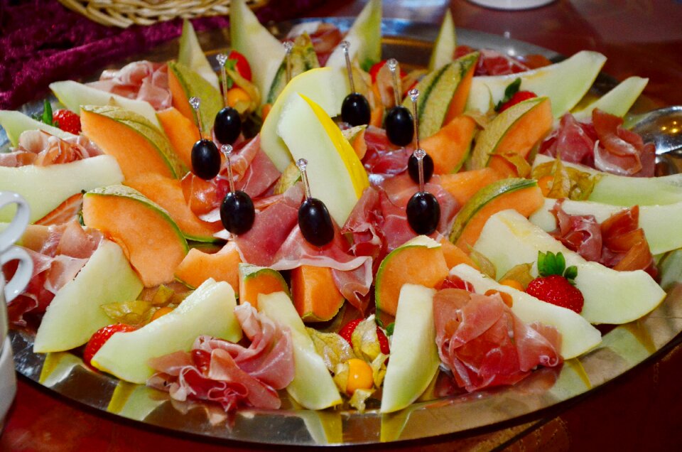 Melon with ham ham wreak