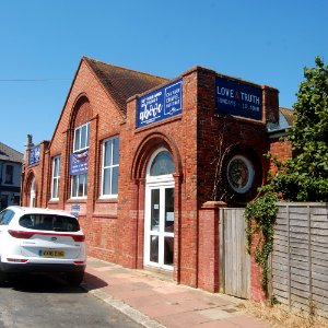 Calvary Church Hastings (former Mission Hall), Duke Street, Silverhill, St Leonards-on-Sea (June 2020) (1)