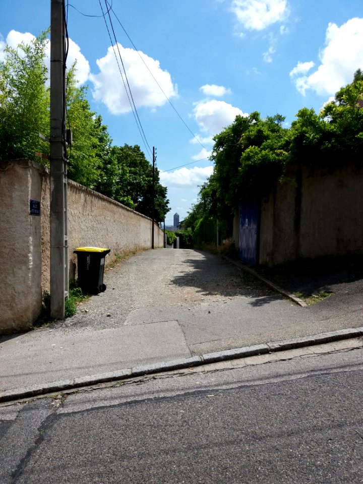 Caluire-et-Cuire - Allée du Petit Versailles, partie est, depuis la montée du Petit Versailles